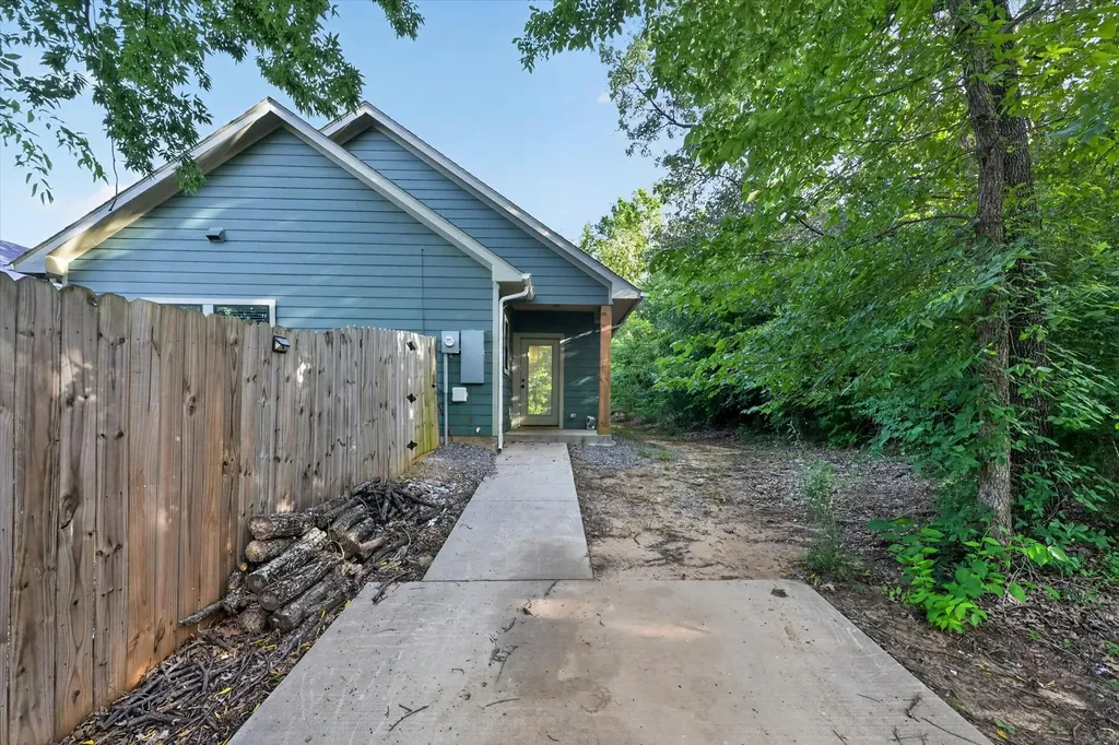 707 E Woodard Street Denison TX 75021
