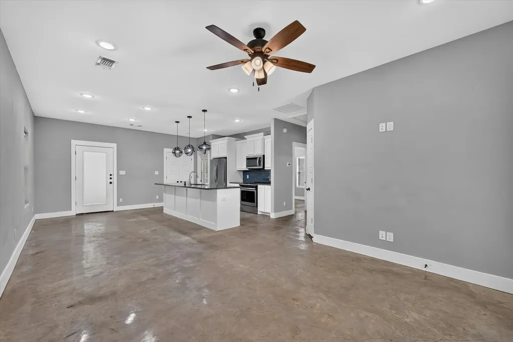 707 E Woodard Street Denison TX 75021
