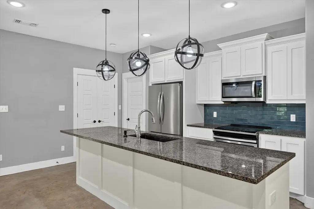 707 E Woodard Street Denison TX 75021