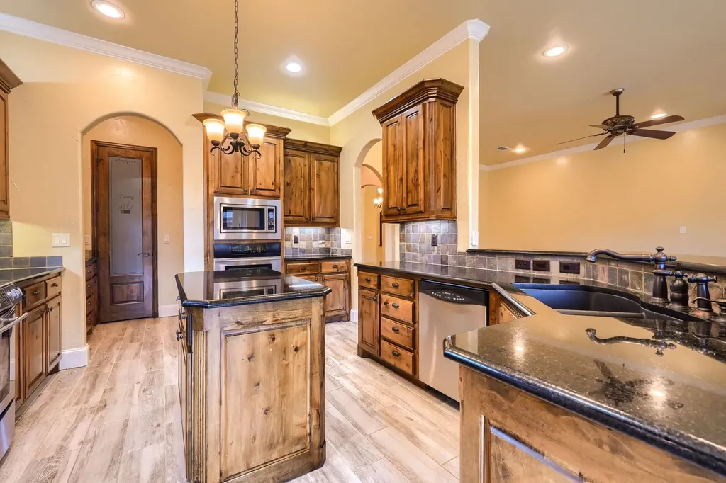 8009 Canyon Oak Drive North Richland Hills TX 76182