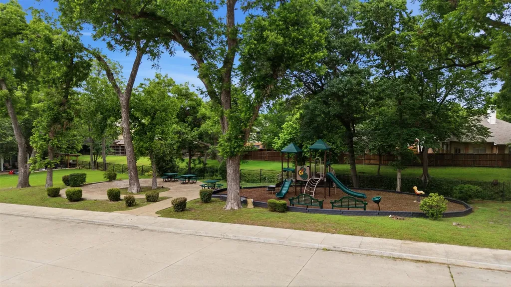 2218 Ash Grove Way Dallas TX 75228