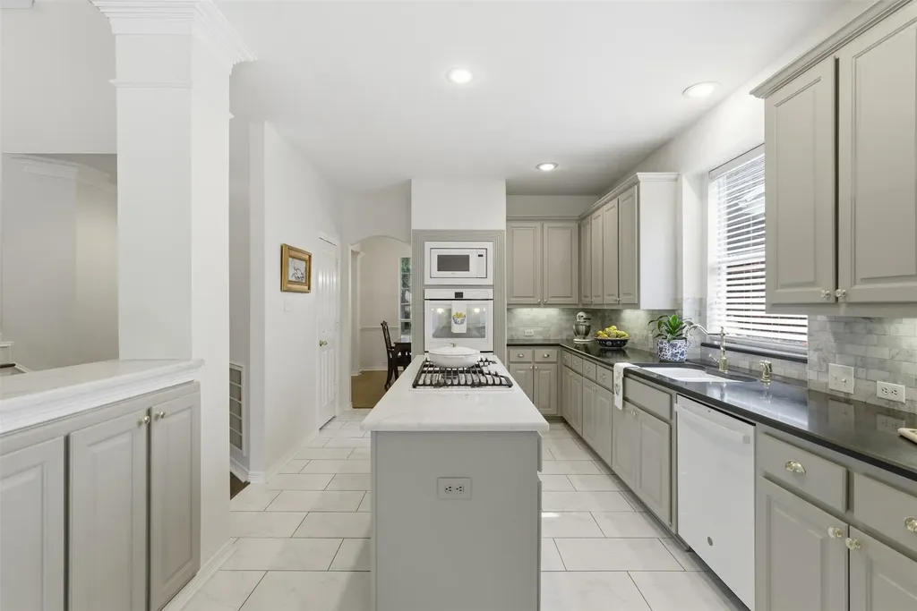 2218 Ash Grove Way Dallas TX 75228