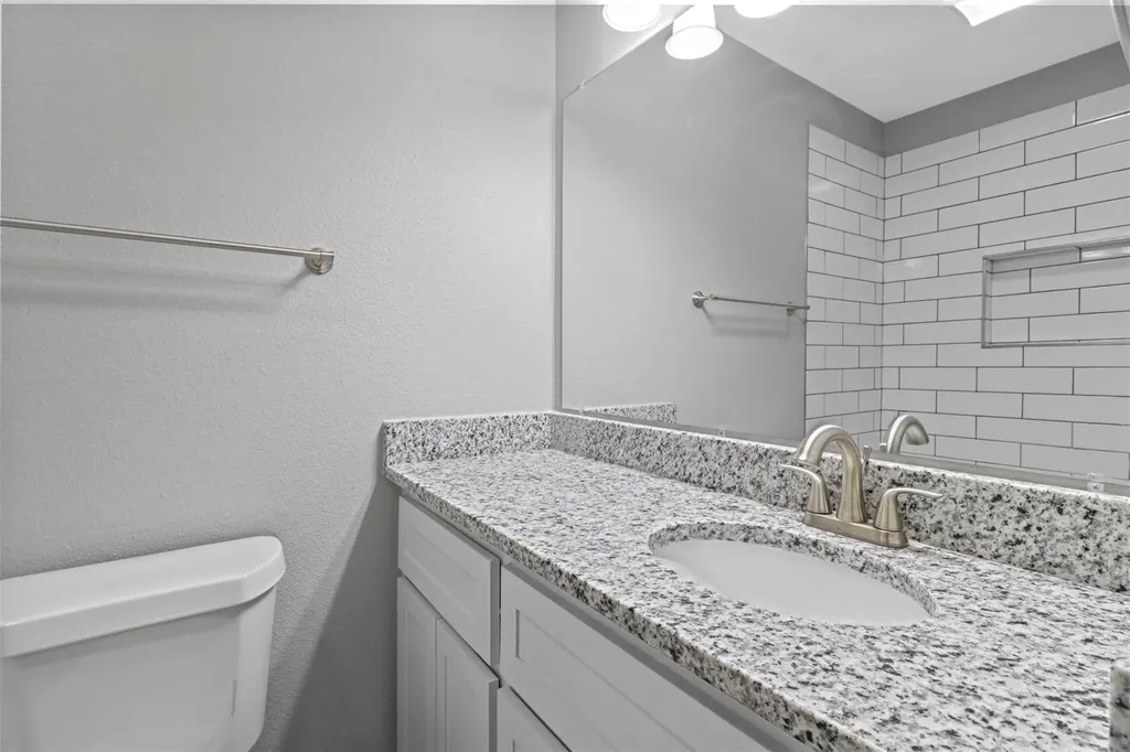 525-527 E Ball Street Tom Bean TX 75489