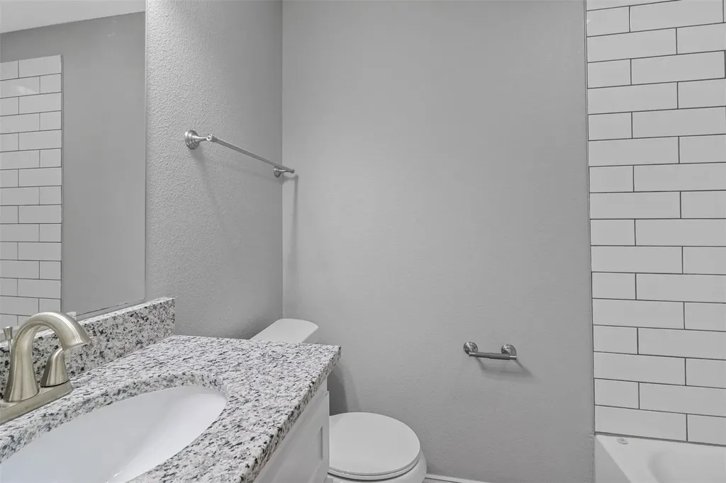 525-527 E Ball Street Tom Bean TX 75489