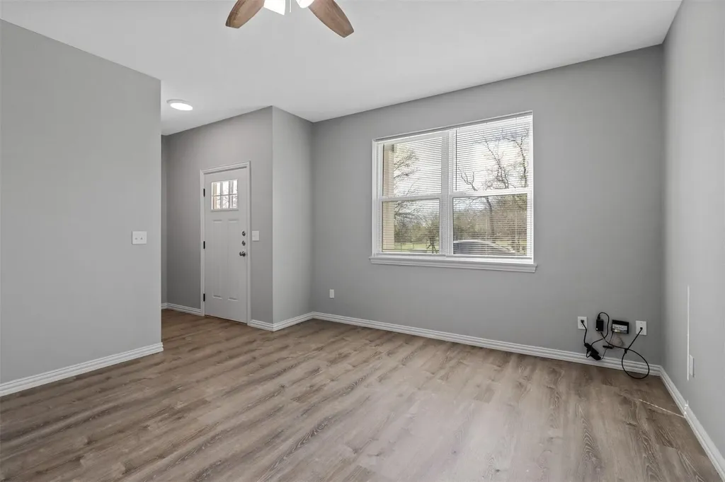 525-527 E Ball Street Tom Bean TX 75489