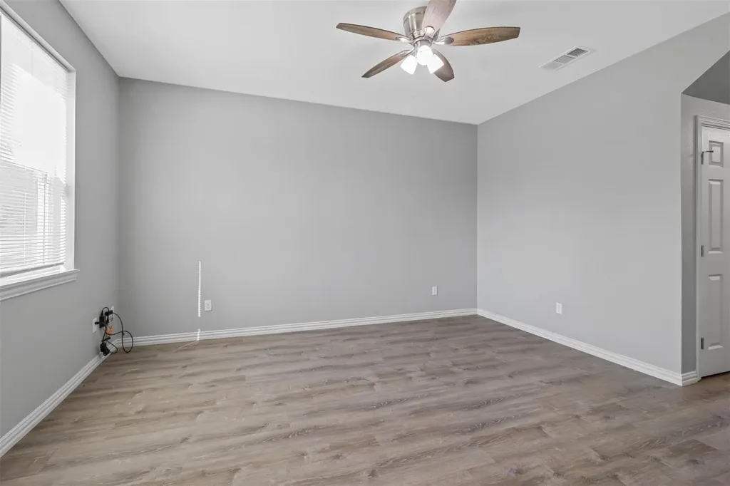525-527 E Ball Street Tom Bean TX 75489
