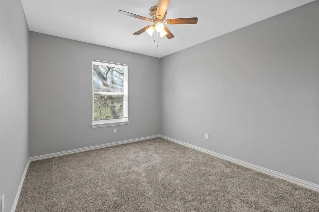 525-527 E Ball Street Tom Bean TX 75489