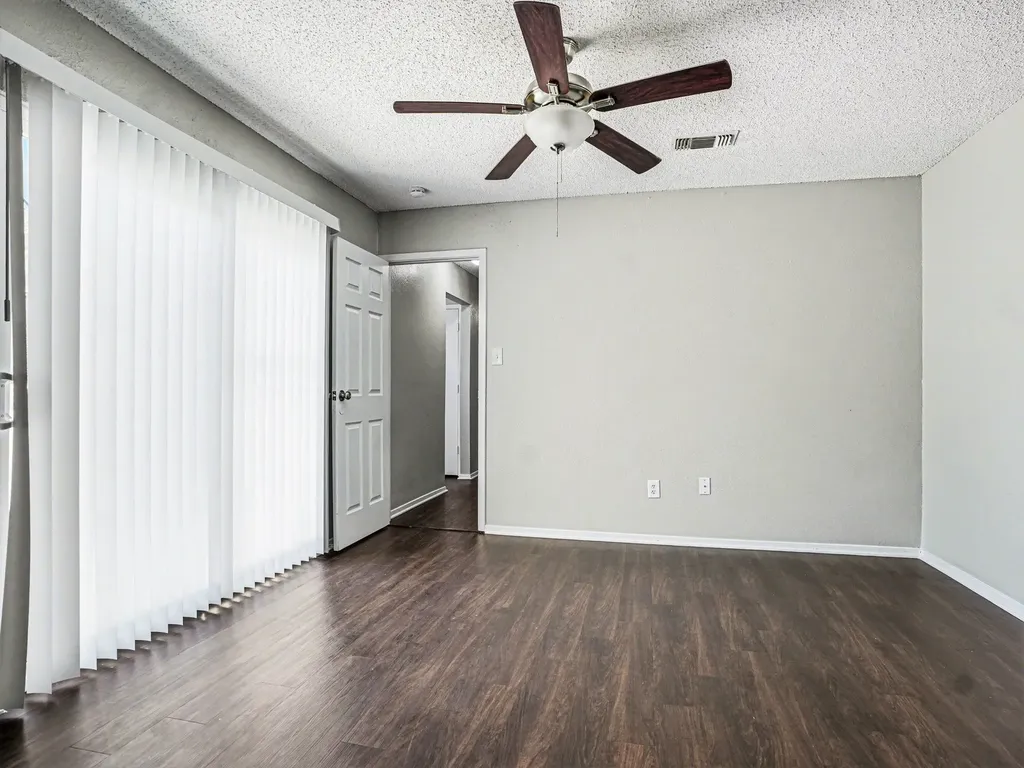 1702 Crimson Court Arlington TX 76018