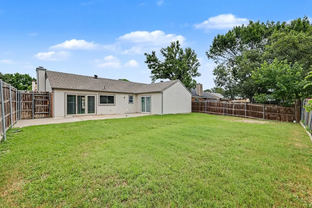 1702 Crimson Court Arlington TX 76018