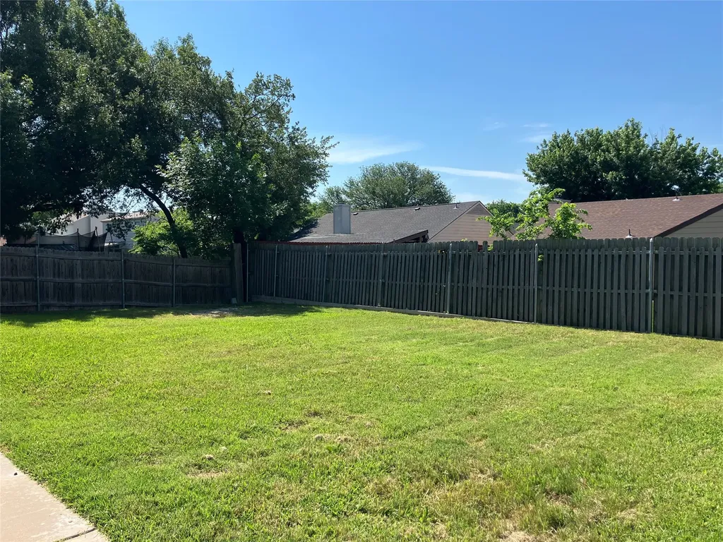 1702 Crimson Court Arlington TX 76018