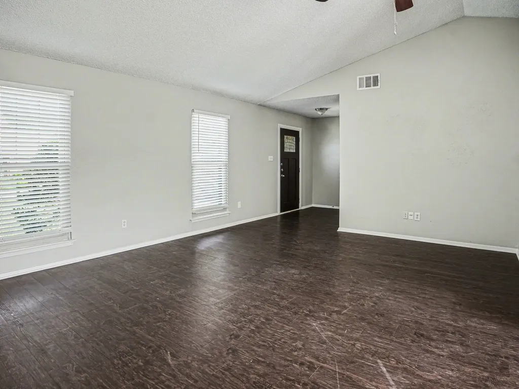 1702 Crimson Court Arlington TX 76018