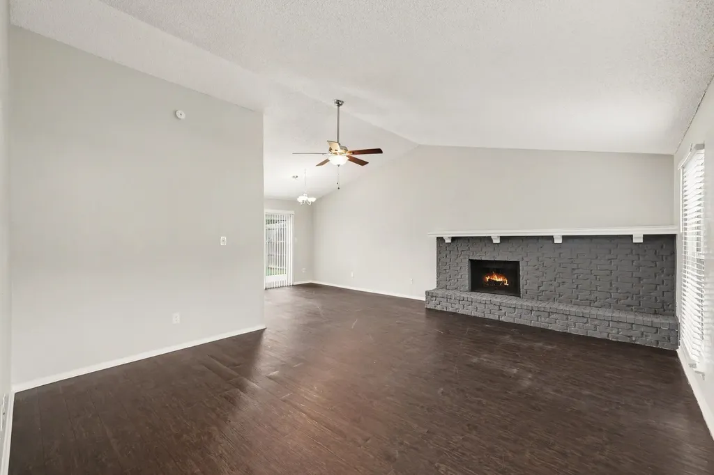 1702 Crimson Court Arlington TX 76018