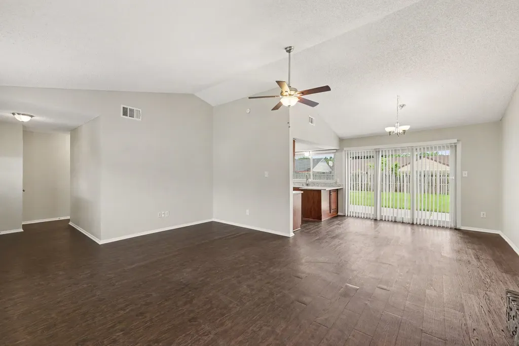 1702 Crimson Court Arlington TX 76018