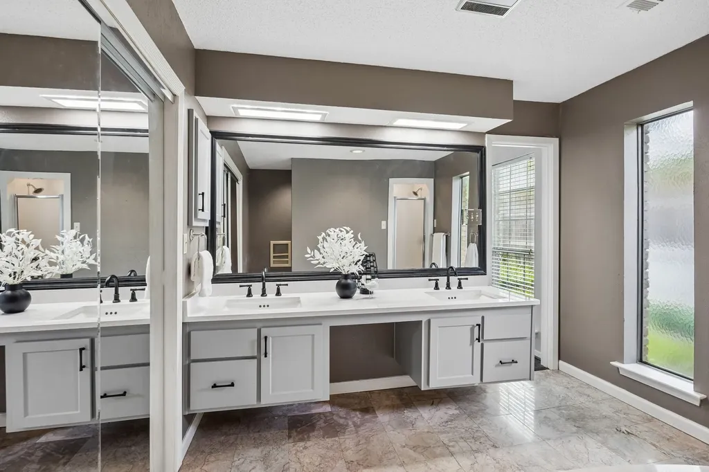 5 Chelsey Circle Richardson TX 75082