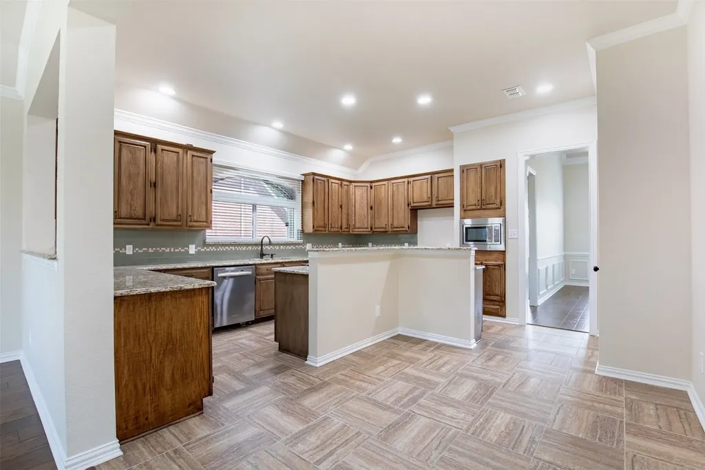 1405 Faringdon Drive Plano TX 75075