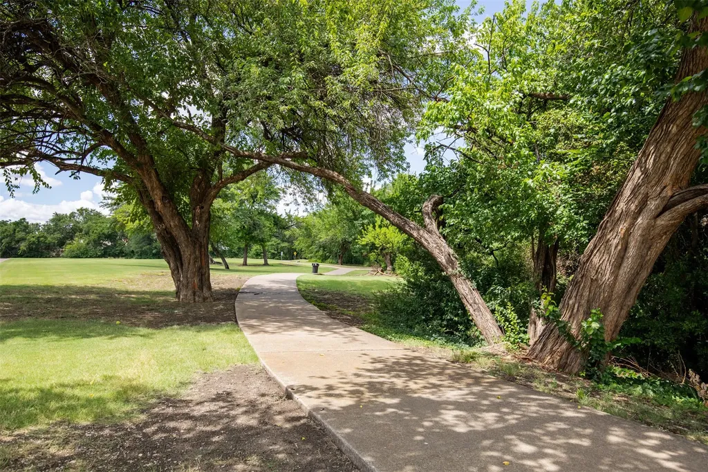 1405 Faringdon Drive Plano TX 75075