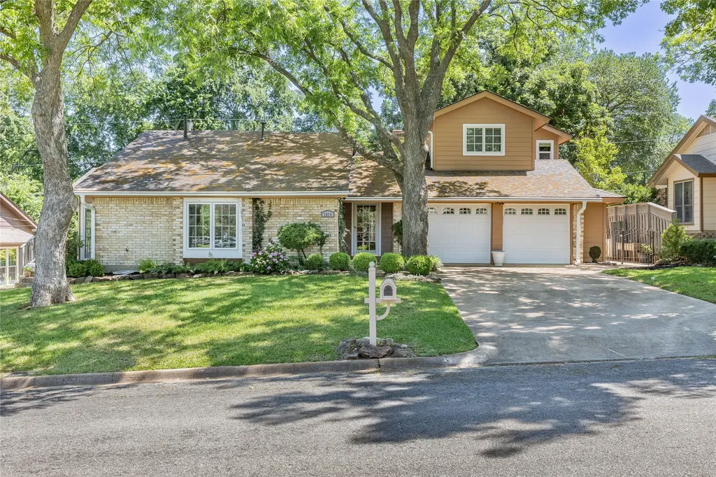 1814 Oak Creek Drive Sherman TX 75092
