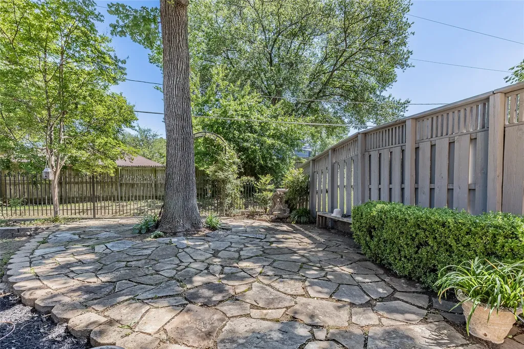 1814 Oak Creek Drive Sherman TX 75092