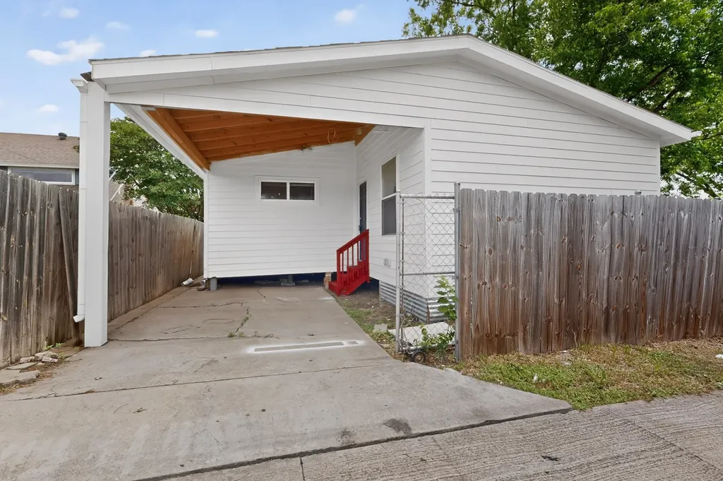 1305-A NW 14th Street Grand Prairie TX 75050