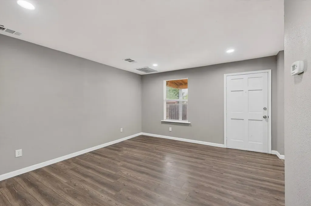 1305-A NW 14th Street Grand Prairie TX 75050
