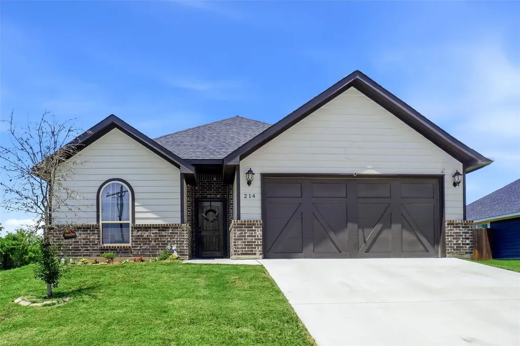 Weatherford TX, 214 Clover Circle