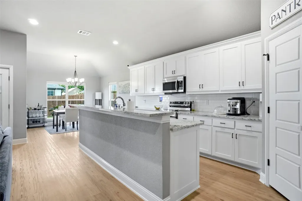 214 Clover Circle Weatherford TX 76086
