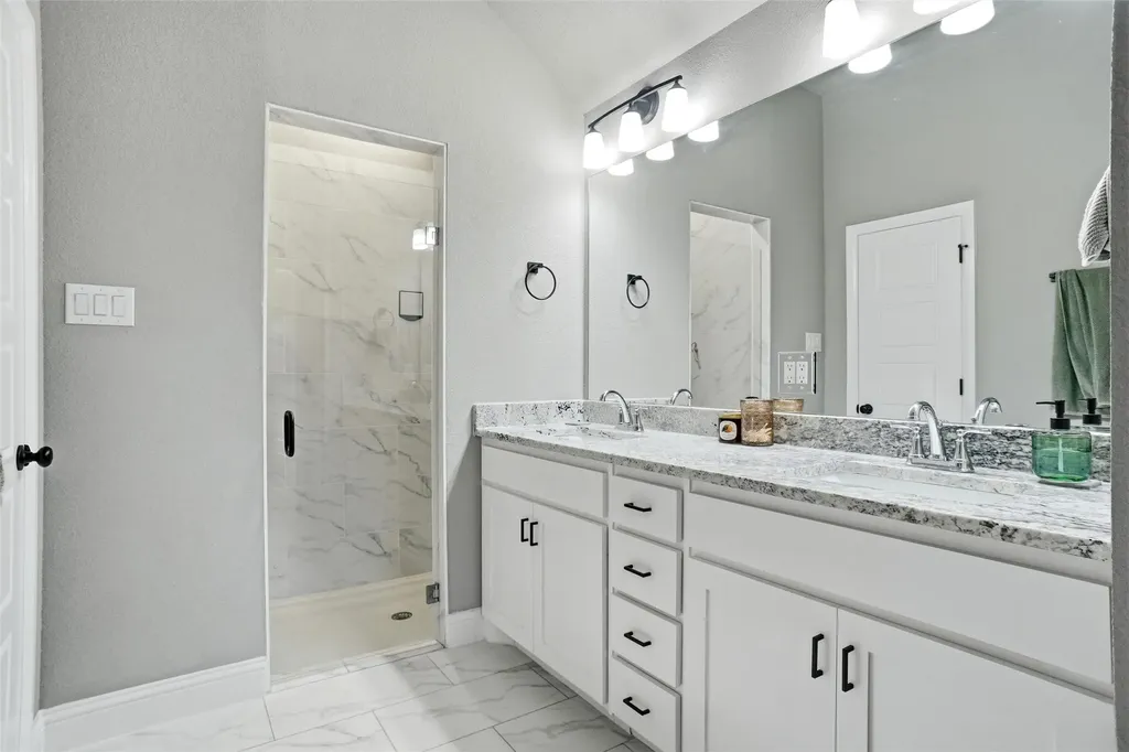 214 Clover Circle Weatherford TX 76086