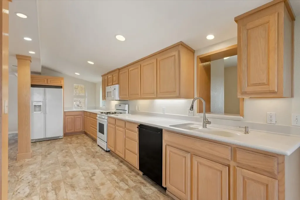 150 County Road 1604 Clifton TX 76634