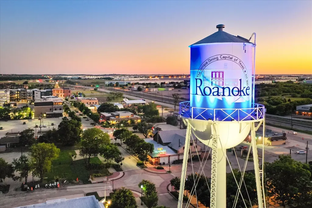 Roanoke TX, 204 N Pine Street