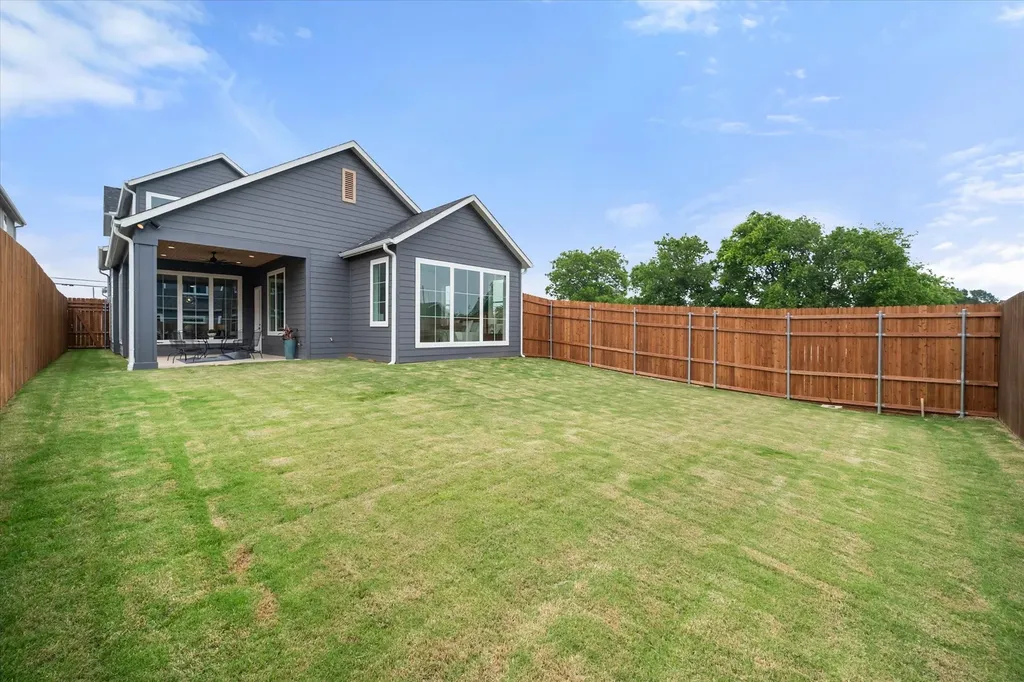 204 N Pine Street Roanoke TX 76262