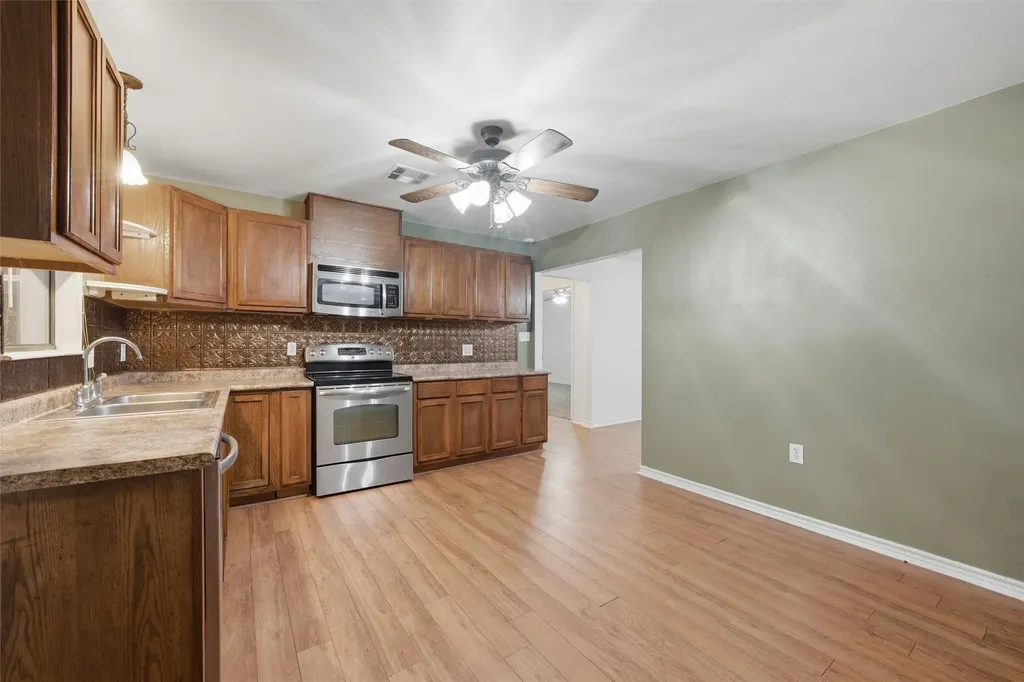 303 N Milam Street Rogers TX 76569