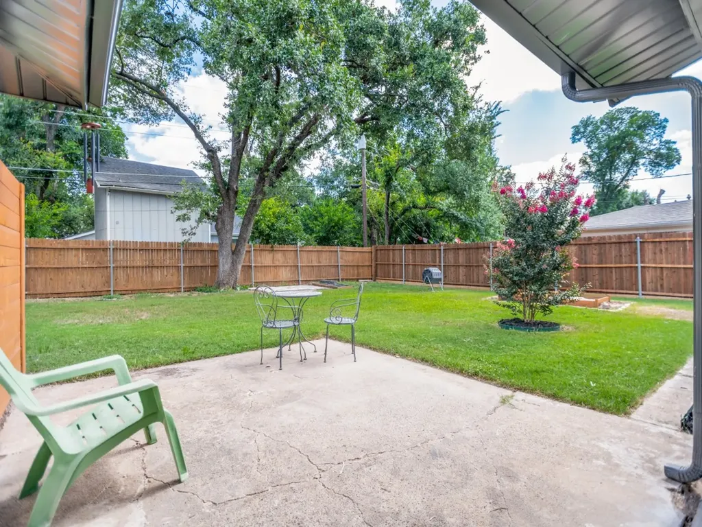 502 Martin Lane Euless TX 76040