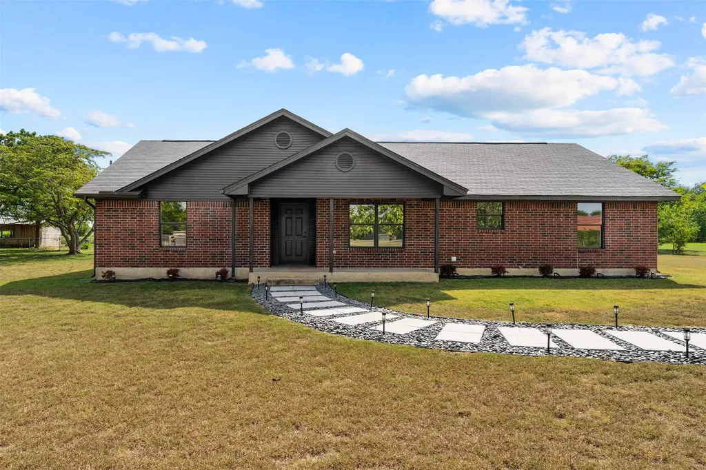 180 Woodard Lane Bruceville TX 76630