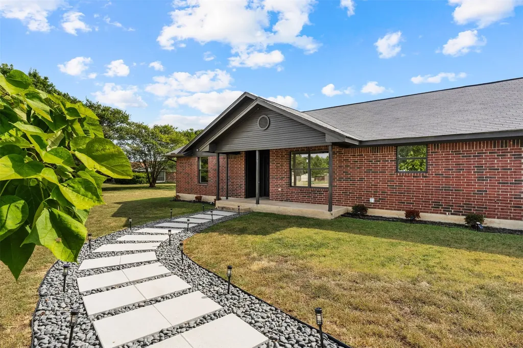 180 Woodard Lane Bruceville TX 76630