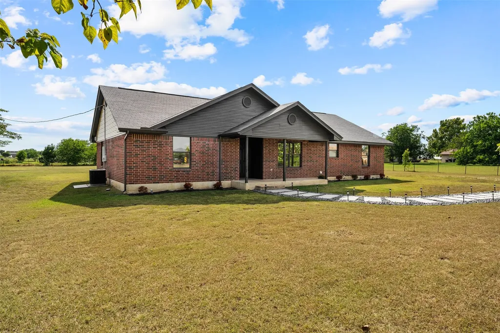 180 Woodard Lane Bruceville TX 76630