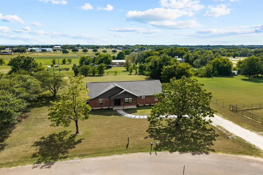 180 Woodard Lane Bruceville TX 76630