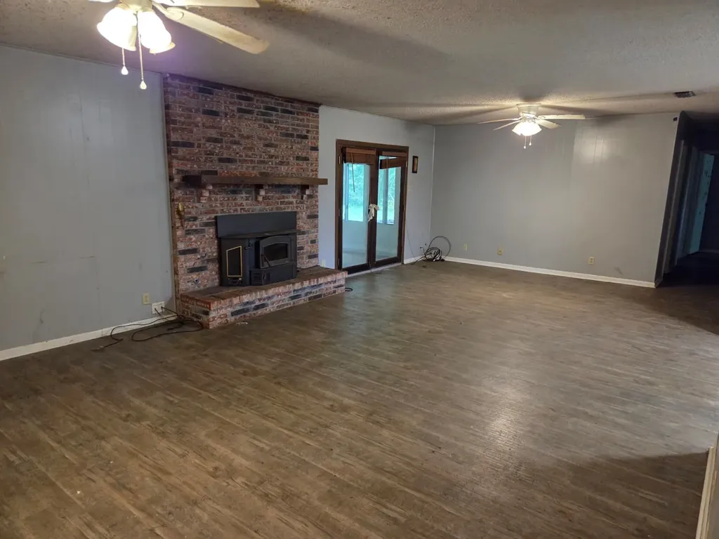 7515 E Us Highway 80 Hawkins TX 75765