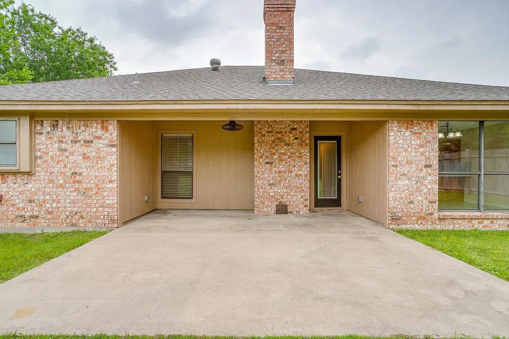 8613 Silver Creek Road White Settlement TX 76108
