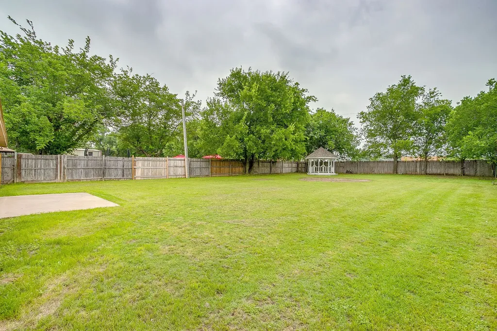 8613 Silver Creek Road White Settlement TX 76108
