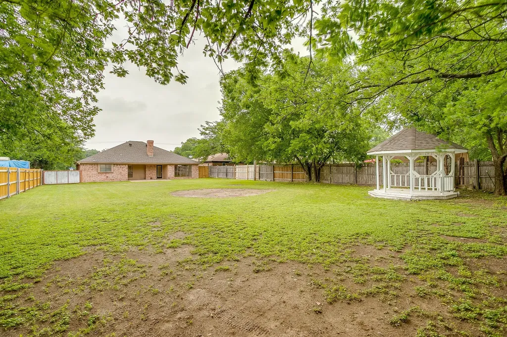 8613 Silver Creek Road White Settlement TX 76108