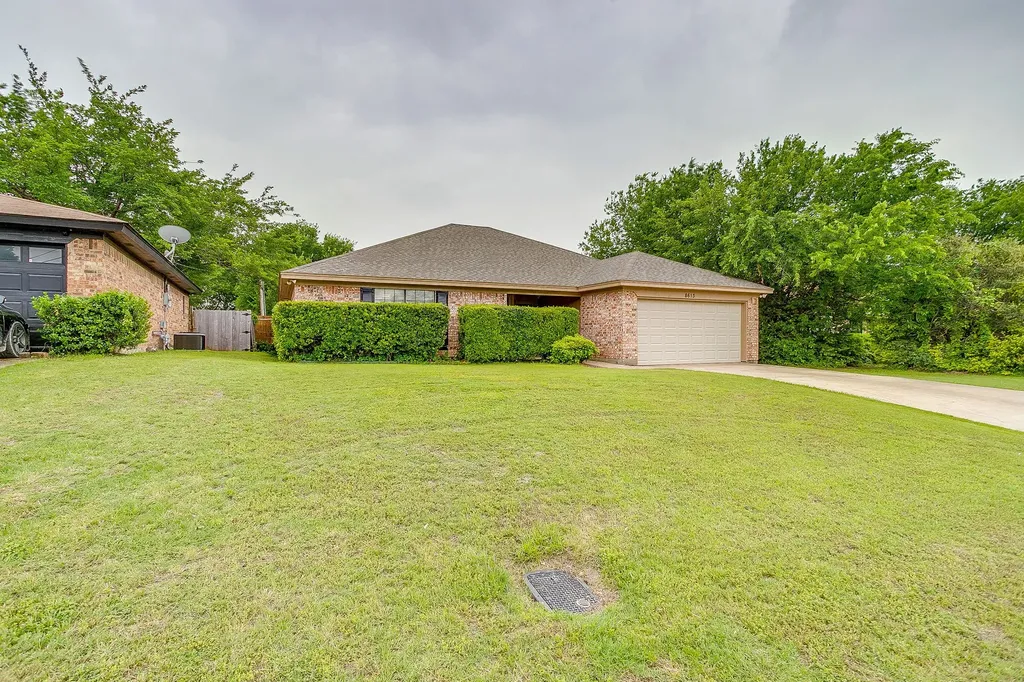 8613 Silver Creek Road White Settlement TX 76108