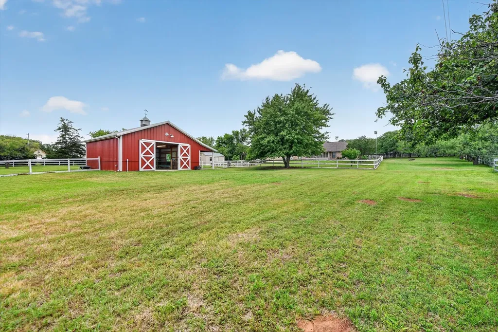 951 Ridgewood Circle Bartonville TX 76226