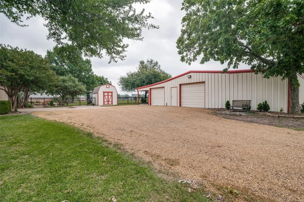 9687 County Road 483 Lavon TX 75166