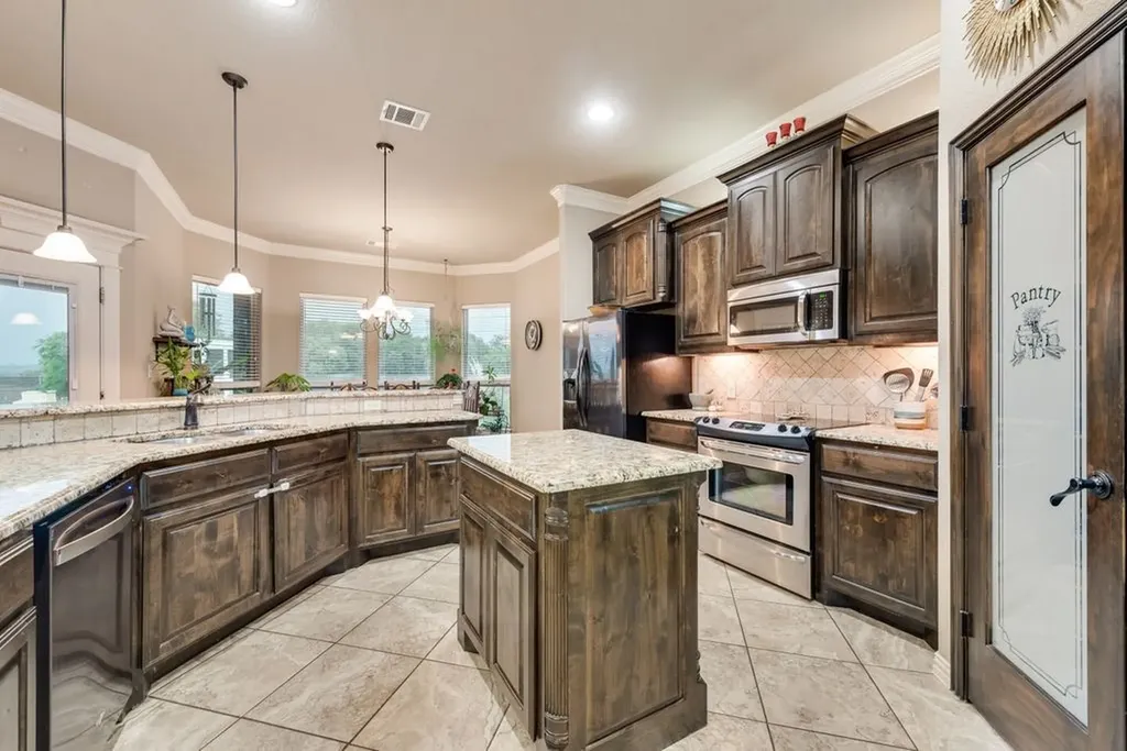 243 Miramar Circle Weatherford TX 76085