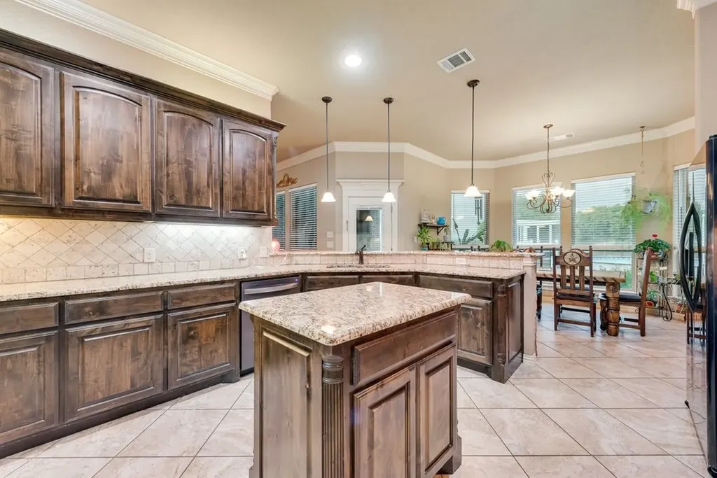 243 Miramar Circle Weatherford TX 76085