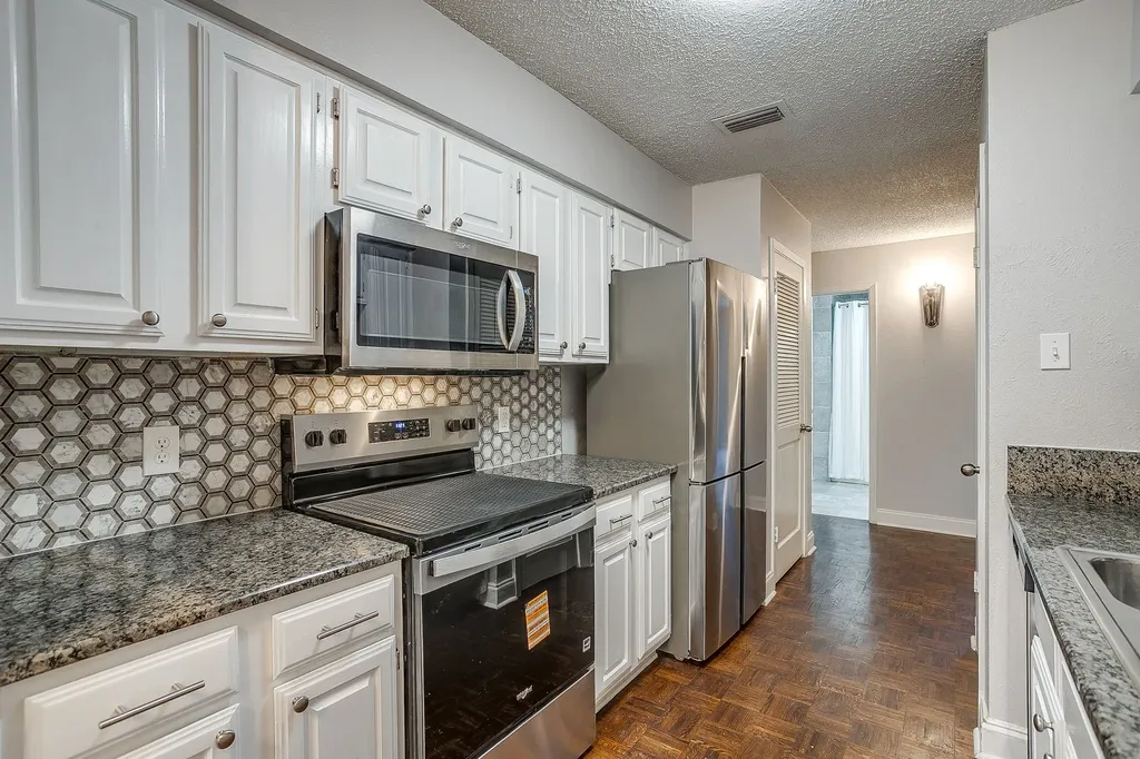 1206 Riverchase Lane Arlington TX 76011