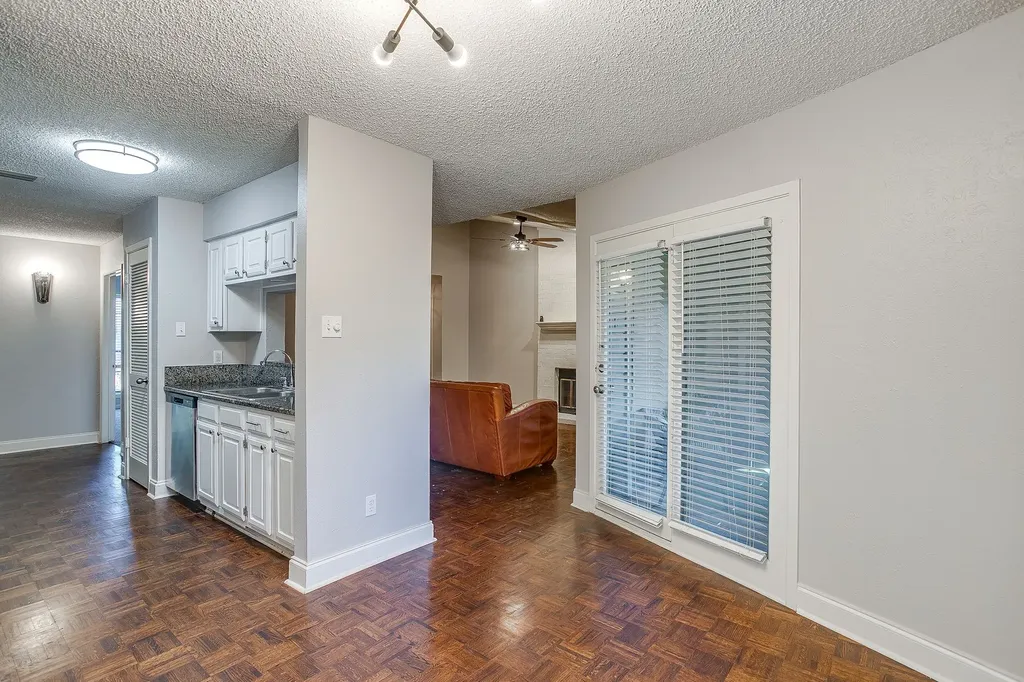 1206 Riverchase Lane Arlington TX 76011