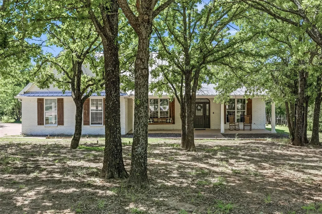 2055 County Road 1370 Alvord TX 76225