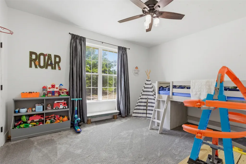 2055 County Road 1370 Alvord TX 76225