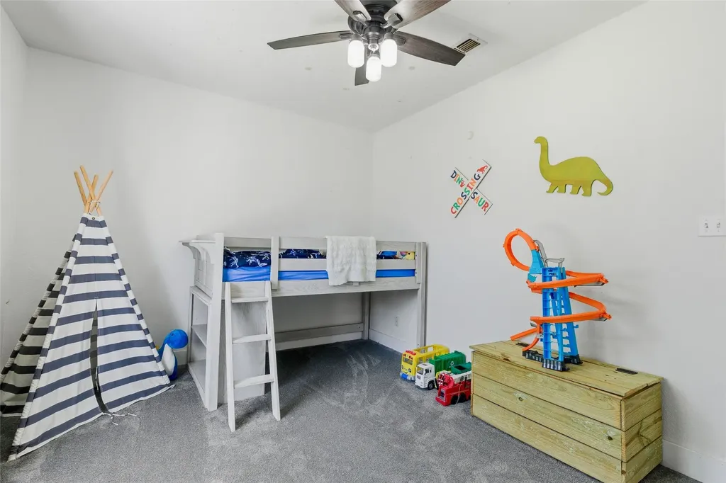 2055 County Road 1370 Alvord TX 76225